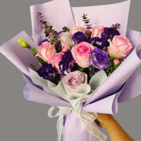 Pink Whisper” – Pink Roses, Purple Lisianthuses, and Eucalyptus