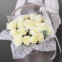 "Элитные белые розы" В корзине
