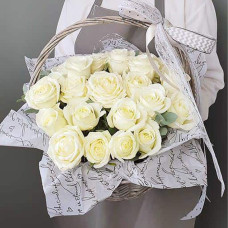 "Элитные белые розы" В корзине